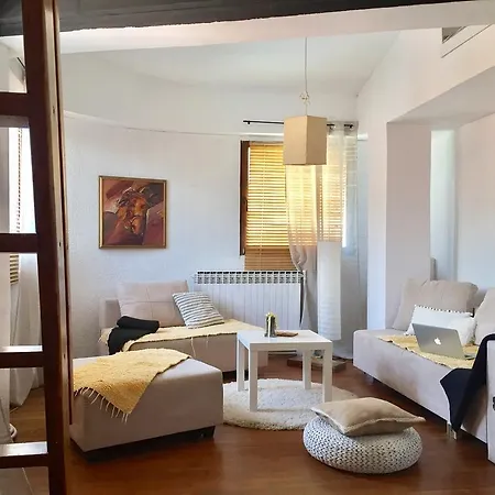 Chic & Cozy Central Loft Апартаменти