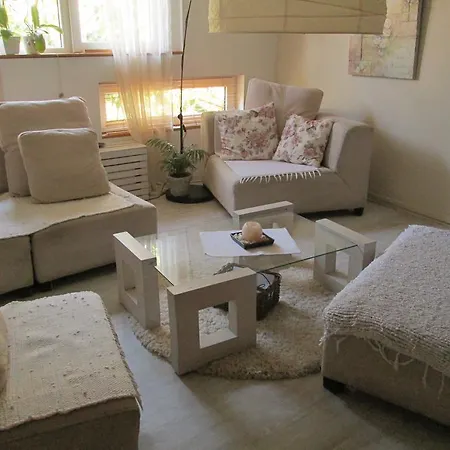 Апартаменти Chic & Cozy Central Loft *