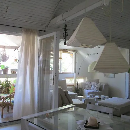 Chic & Cozy Central Loft *