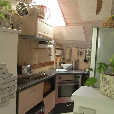 Апартаменти Chic & Cozy Central Loft