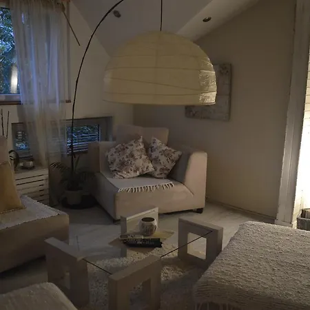 Апартаменти Chic & Cozy Central Loft *