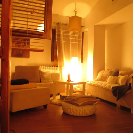 Chic & Cozy Central Loft Апартаменти