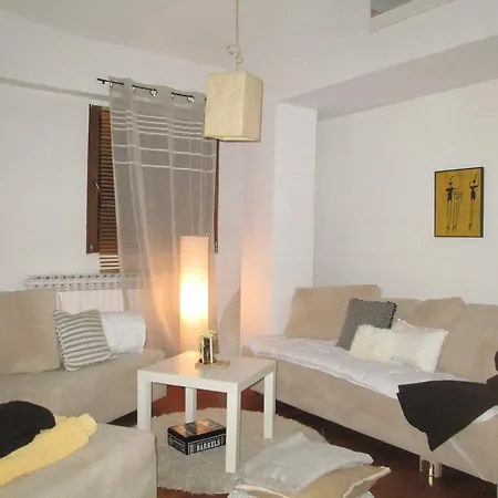 Chic & Cozy Central Loft Апартаменти
