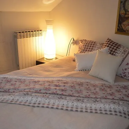 Chic & Cozy Central Loft Скоп'є